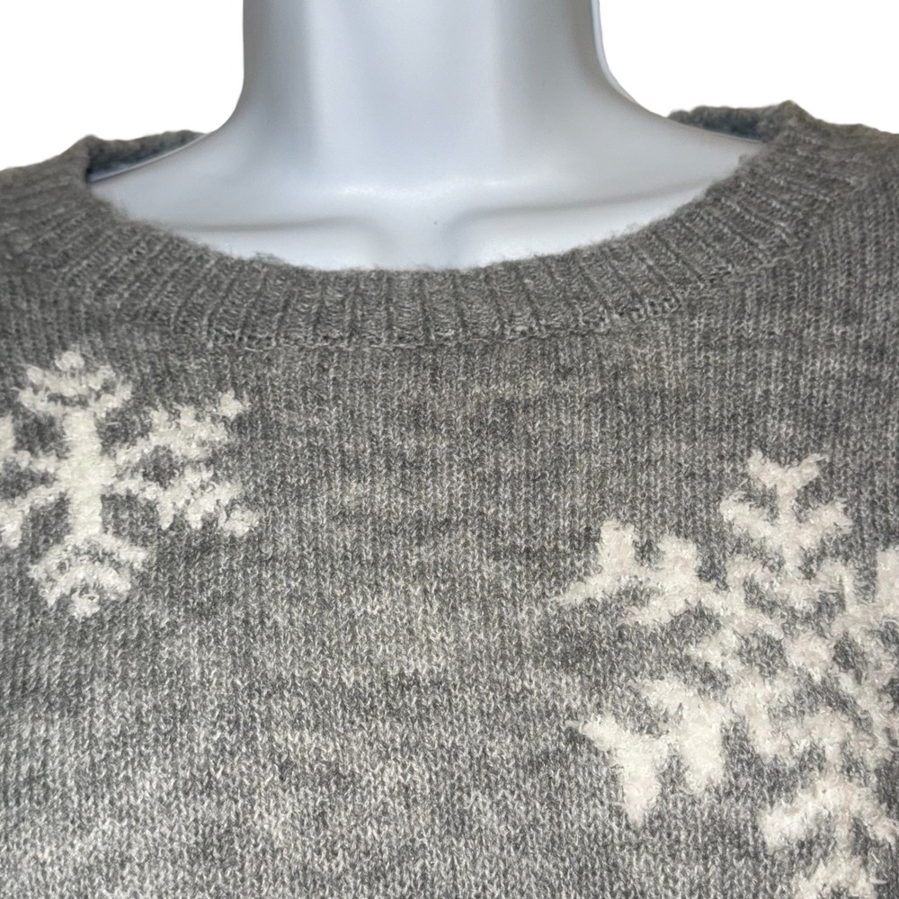CUPCAKES AND CASHMERE Super Soft Dove Grey Snowflake Knit Sweater NWT Size XS - Picture 3 of 7